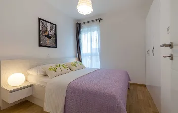 Podstrana Two-Bedroom Apartment for Up to 5