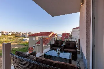 Podstrana Two-Bedroom Apartment for Up to 5