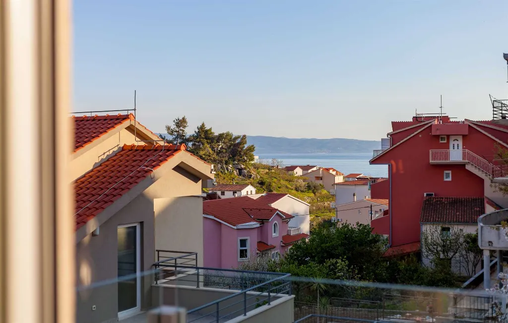 Podstrana Two-Bedroom Apartment for Up to 5