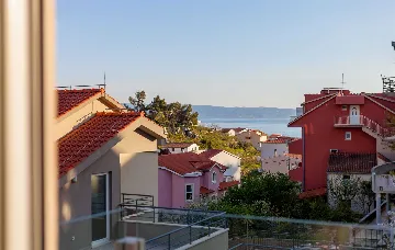 Podstrana Two-Bedroom Apartment for Up to 5