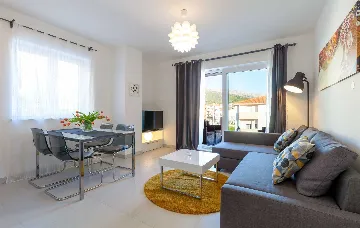 1-Bedroom Apartment for up to 3 Guests in Podstrana