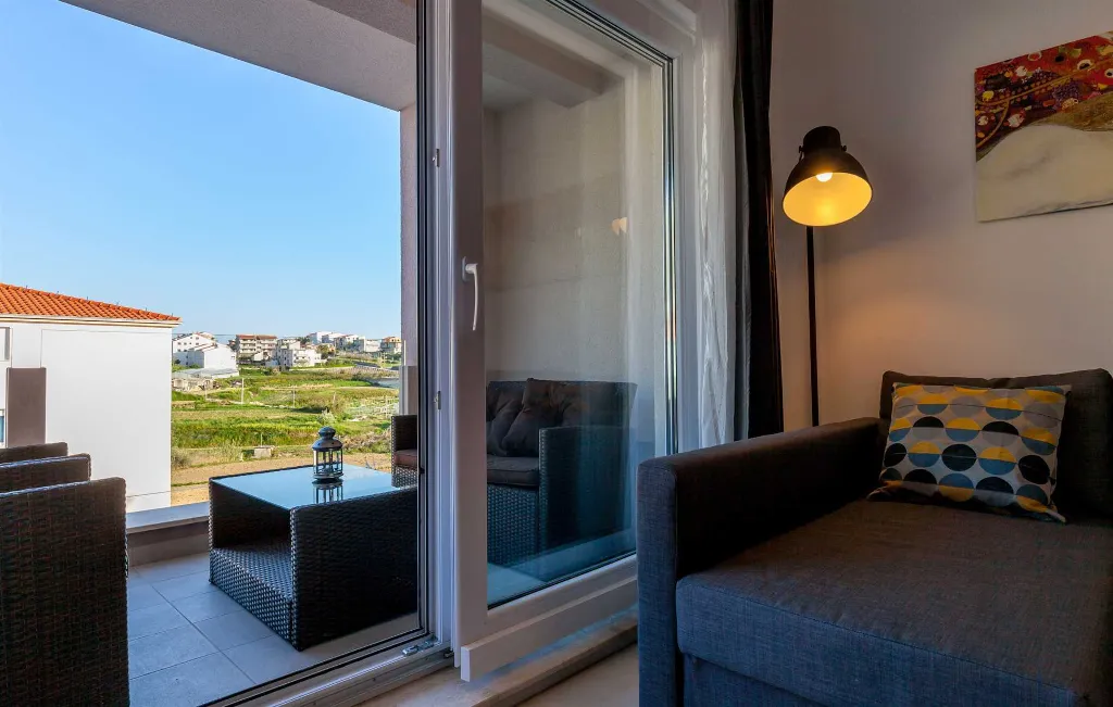 1-Bedroom Apartment for up to 3 Guests in Podstrana