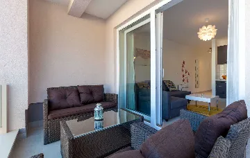 1-Bedroom Apartment for up to 3 Guests in Podstrana