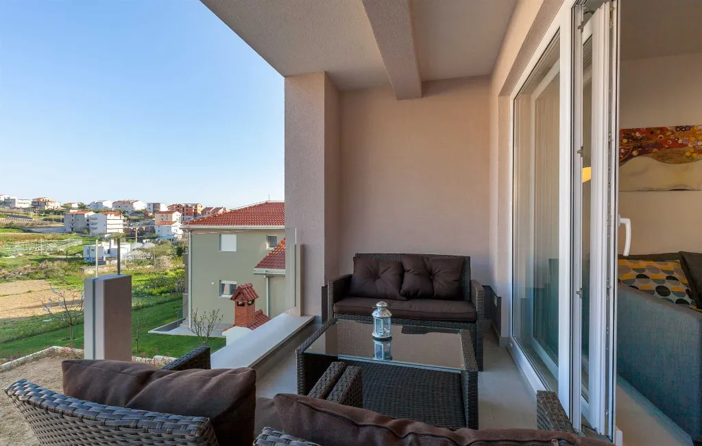 1-Bedroom Apartment for up to 3 Guests in Podstrana