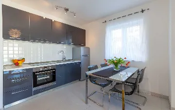 1-Bedroom Apartment for up to 3 Guests in Podstrana