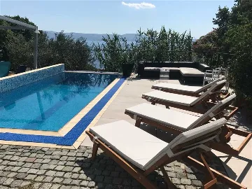 Loft with Sea Views and Pool in Novi Vinodolski