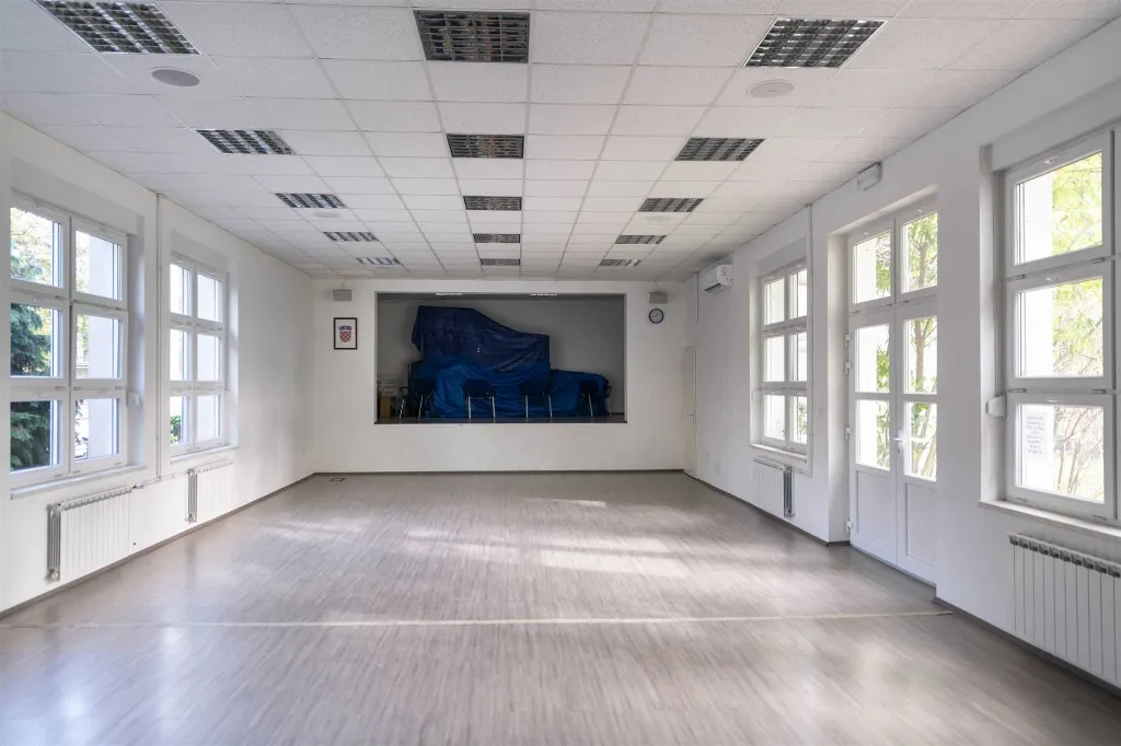 Zapruđe - Dvorana velika (Meštrovićev trg 1g, Zagreb, Croatia)
