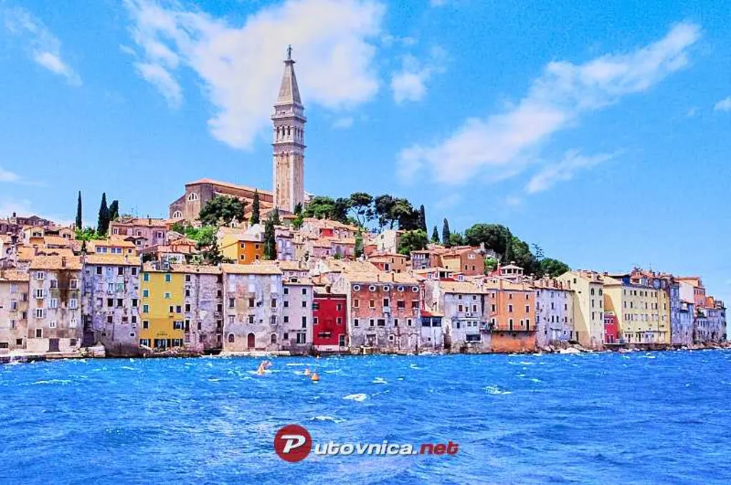 Two-Bedroom Apartment for Up to 6 in Rovinj