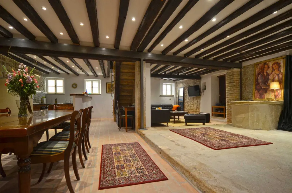 Rovinj Villa with 5 Bedrooms for 12 Guests