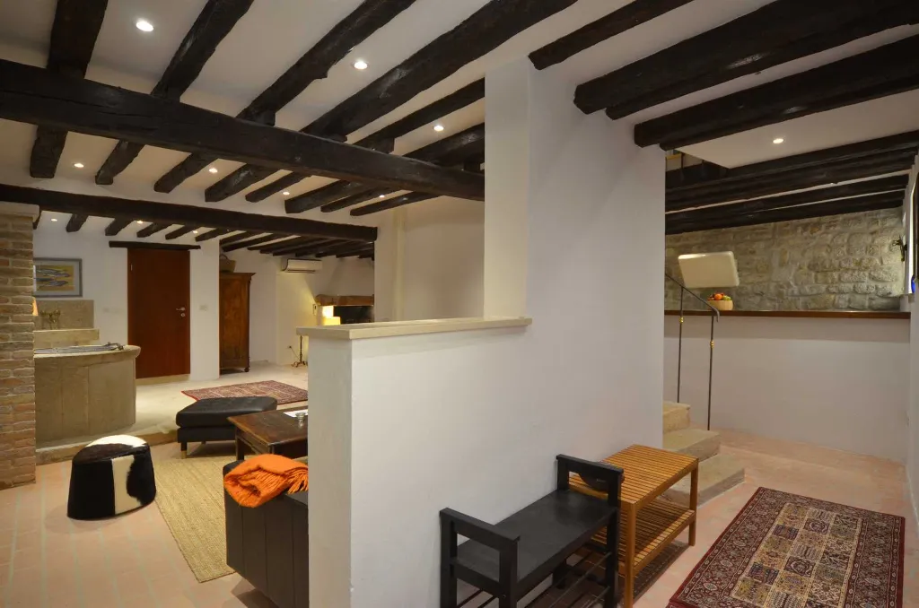 Rovinj Villa with 5 Bedrooms for 12 Guests