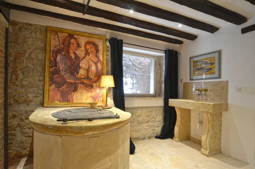 Rovinj Villa with 5 Bedrooms for 12 Guests