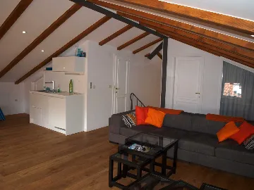 Rovinj Villa with 5 Bedrooms for 12 Guests