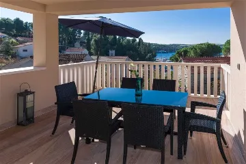 Air-Conditioned 3-Bedroom Apartment in Milna