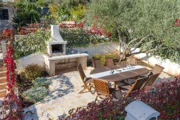 Air-Conditioned 3-Bedroom Apartment in Milna