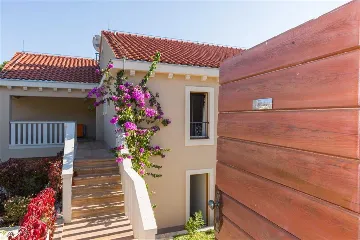 Air-Conditioned 3-Bedroom Apartment in Milna