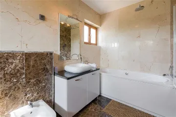 Air-Conditioned 3-Bedroom Apartment in Milna