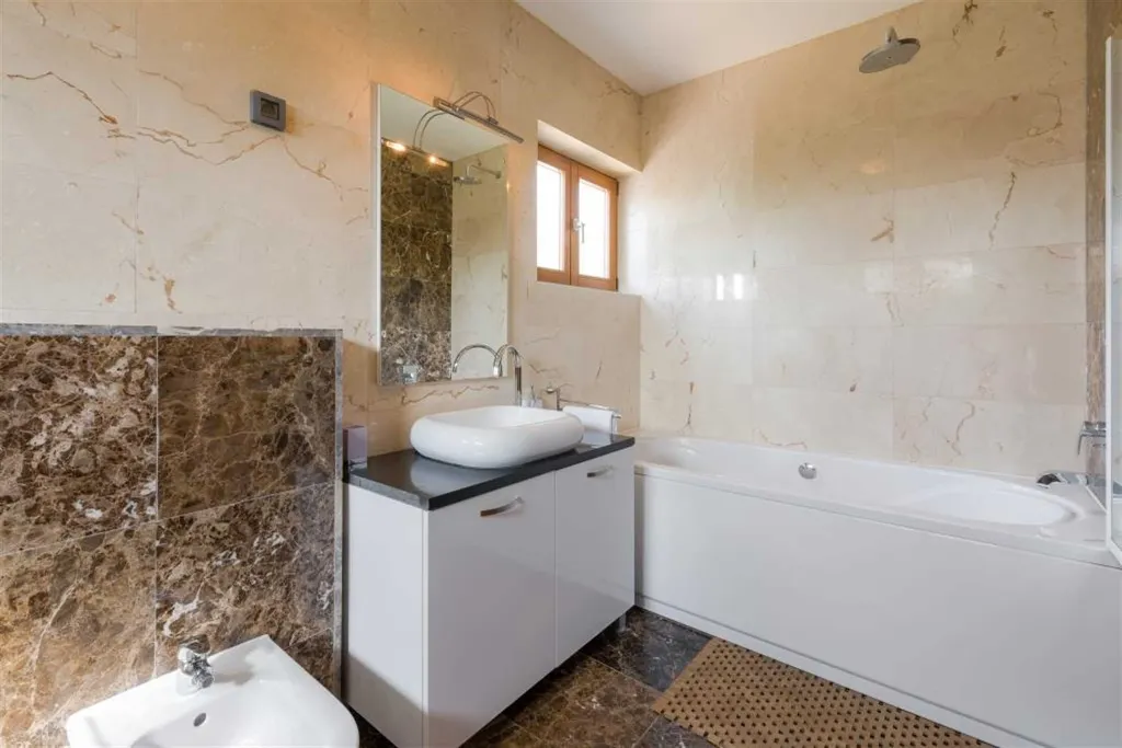 Air-Conditioned 3-Bedroom Apartment in Milna