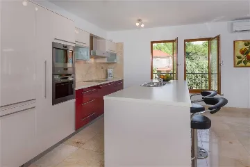 Air-Conditioned 3-Bedroom Apartment in Milna