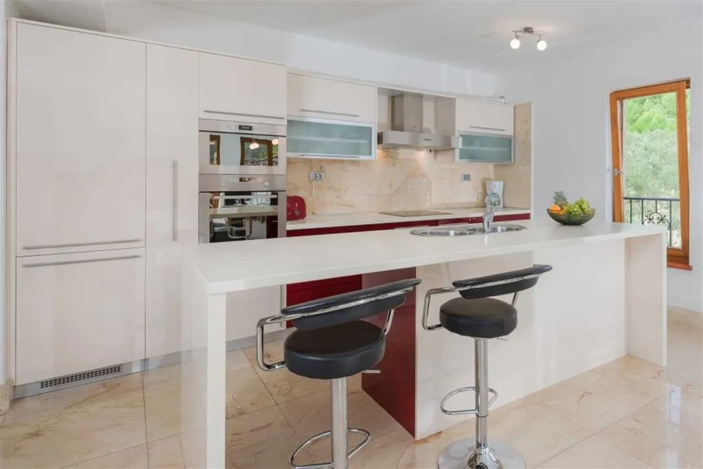 Air-Conditioned 3-Bedroom Apartment in Milna
