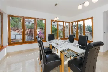 Air-Conditioned 3-Bedroom Apartment in Milna