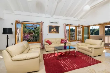 Air-Conditioned 3-Bedroom Apartment in Milna