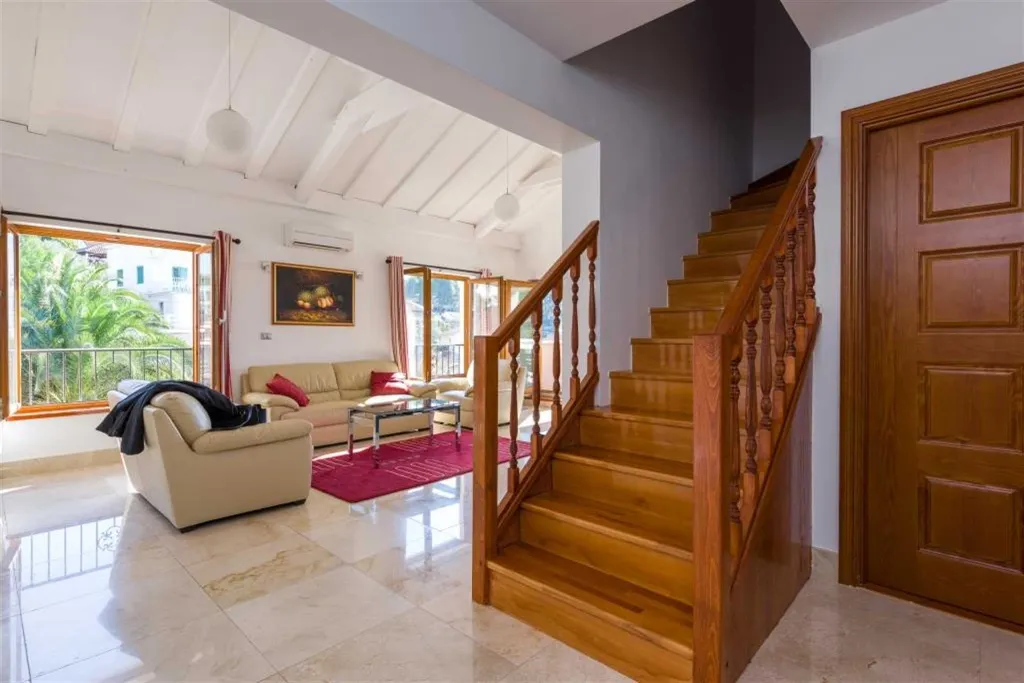 Air-Conditioned 3-Bedroom Apartment in Milna