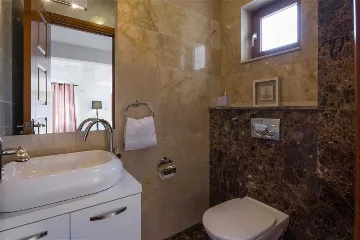 Air-Conditioned 3-Bedroom Apartment in Milna