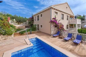 Air-Conditioned 3-Bedroom Apartment in Milna