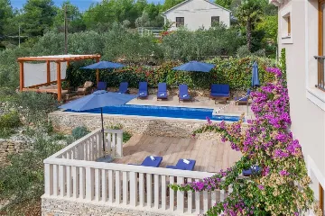 Air-Conditioned 3-Bedroom Apartment in Milna