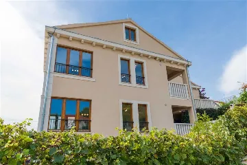 Air-Conditioned 3-Bedroom Apartment in Milna