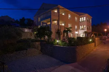 Air-Conditioned 3-Bedroom Apartment in Milna