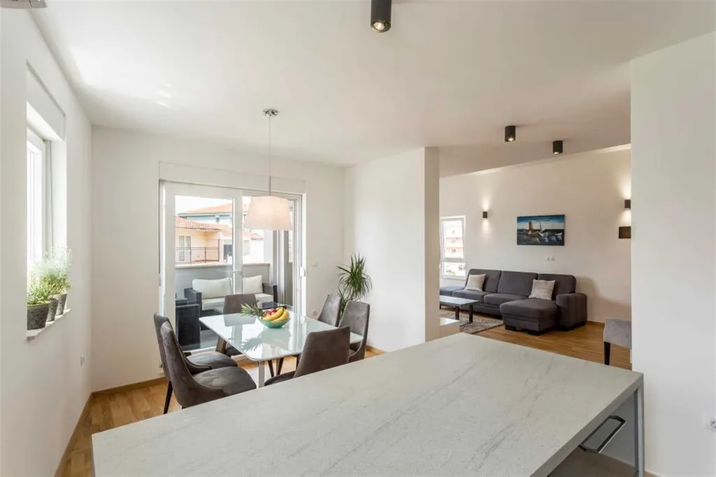3-Bedroom Apartment in Podstrana with Sea View
