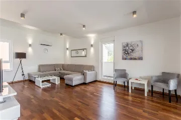 Podstrana 6-Bedroom Apartment with Sea-View Terrace