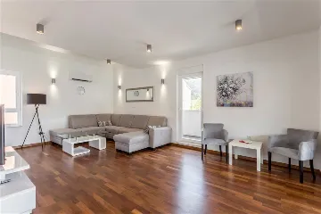 Podstrana 6-Bedroom Apartment with Sea-View Terrace