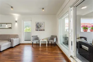 Podstrana 6-Bedroom Apartment with Sea-View Terrace