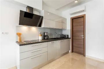 Podstrana 6-Bedroom Apartment with Sea-View Terrace