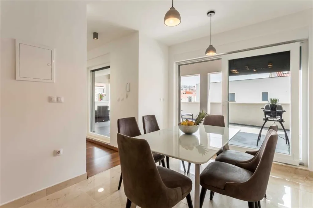 Podstrana 6-Bedroom Apartment with Sea-View Terrace