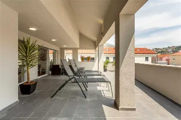 Podstrana 6-Bedroom Apartment with Sea-View Terrace