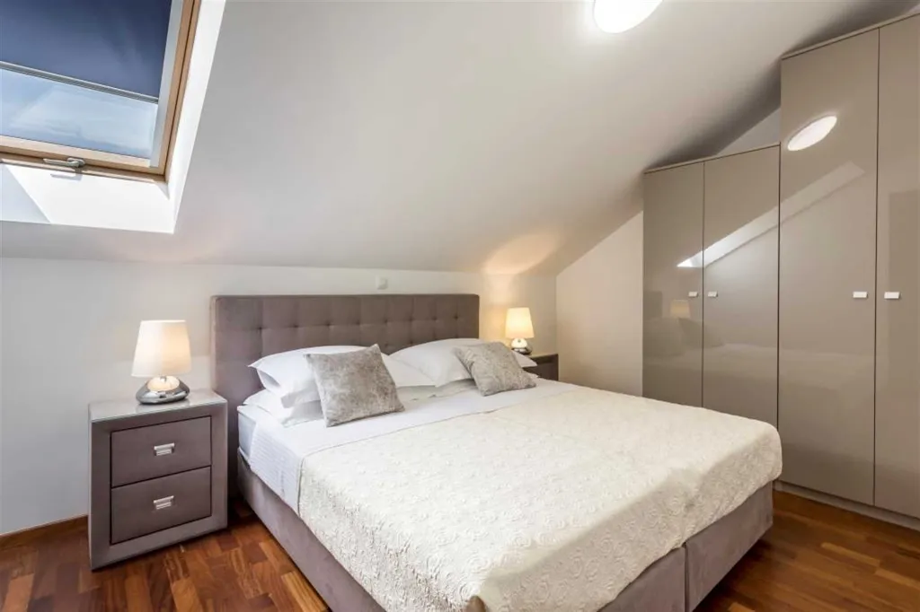 Podstrana 6-Bedroom Apartment with Sea-View Terrace