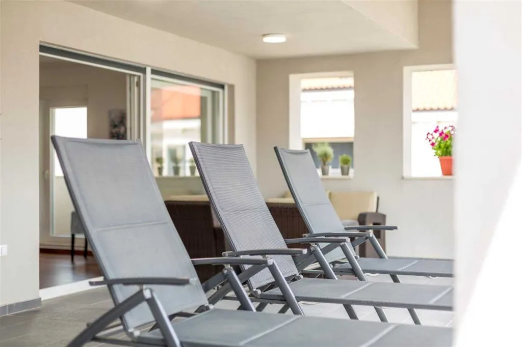 Podstrana 6-Bedroom Apartment with Sea-View Terrace