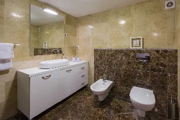 3-Bedroom Apartment with Private Pool in Milna