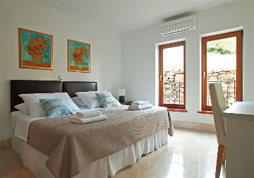 3-Bedroom Apartment with Private Pool in Milna