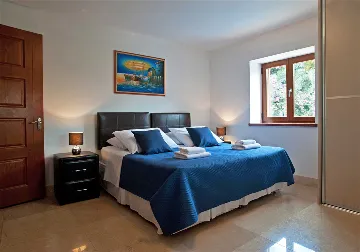 3-Bedroom Apartment with Private Pool in Milna