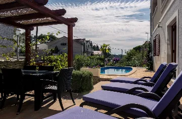 3-Bedroom Apartment with Private Pool in Milna