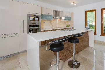 3-Bedroom Apartment in Milna for Up to 8