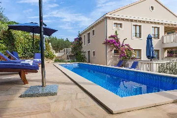 3-Bedroom Apartment in Milna for Up to 8