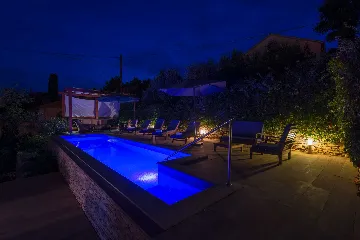 3-Bedroom Apartment in Milna for Up to 8