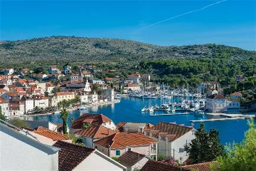 Air-Conditioned 2-Bedroom Apartment in Milna