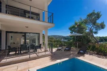 Air-Conditioned 2-Bedroom Apartment in Milna