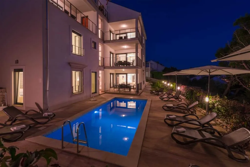Air-Conditioned 2-Bedroom Apartment in Milna